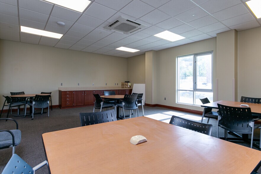 More Photos Of 1632 McCain Ln, Manhattan Sorority Fraternity House For Sale