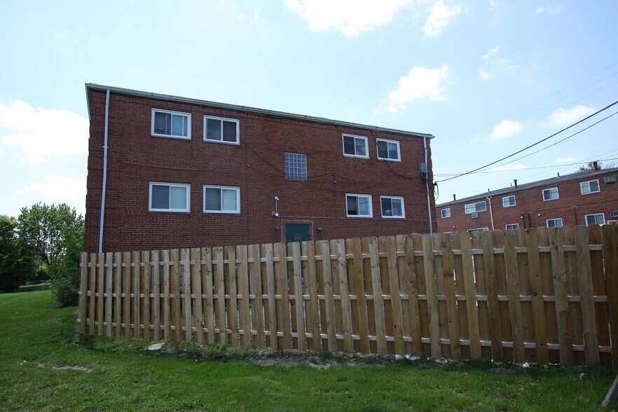 More Photos Of 3670 Seabrook Ave, Columbus Apartments For Sale