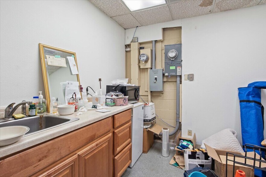 More Photos Of 19230 SE McLoughlin Blvd, Gladstone Medical For Sale