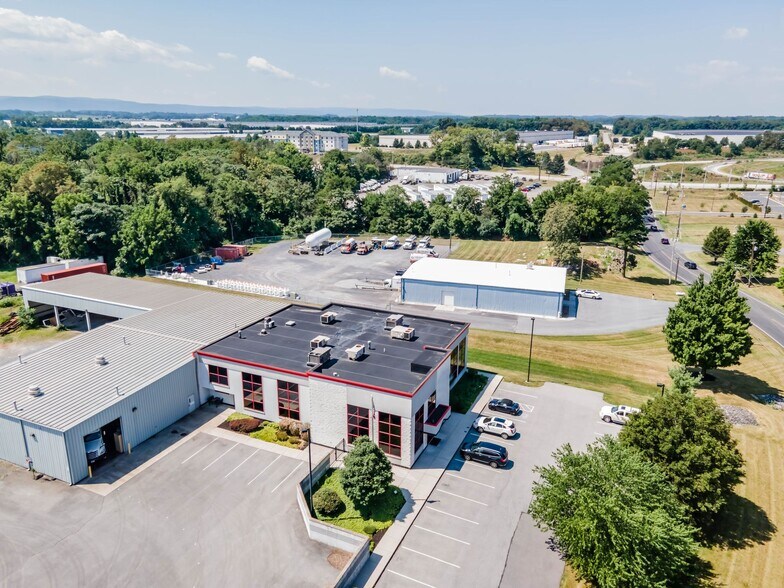 More Photos Of 1514 Commerce Ave, Carlisle Light Distribution For Lease