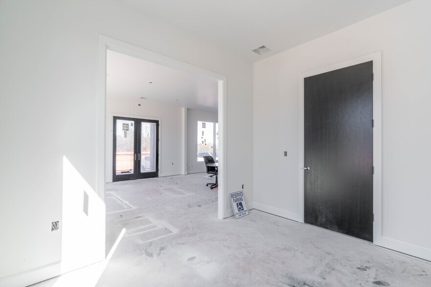 More Photos Of 3165 N Sooner Rd, Edmond Office For Sale