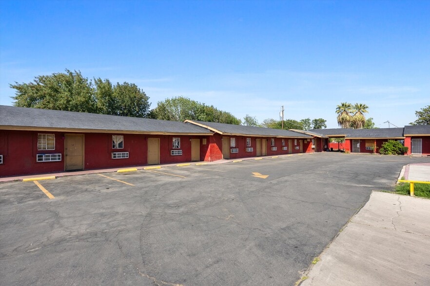 More Photos Of 900 S Union Ave, Bakersfield Hotel For Sale