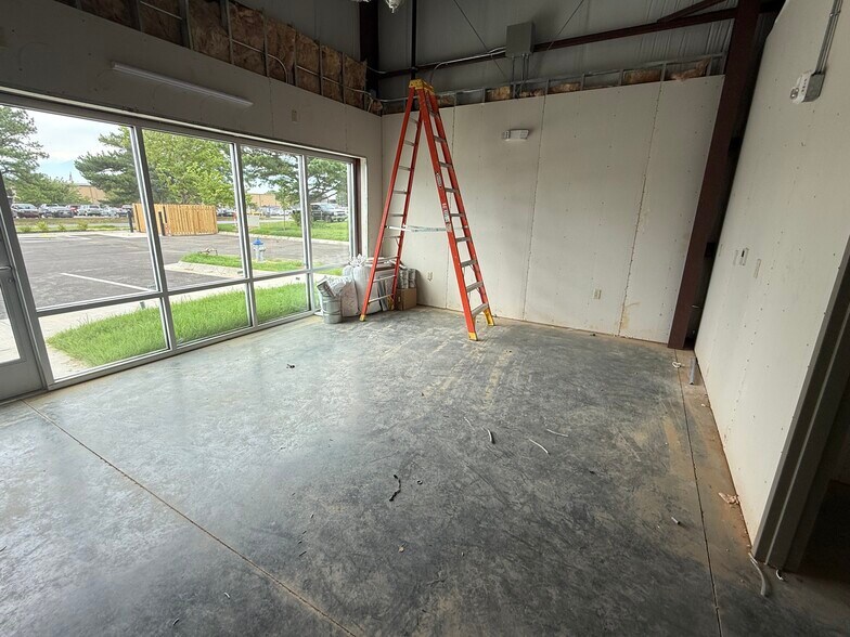 More Photos Of 595 Kawneer dr, Springdale Warehouse For Sale