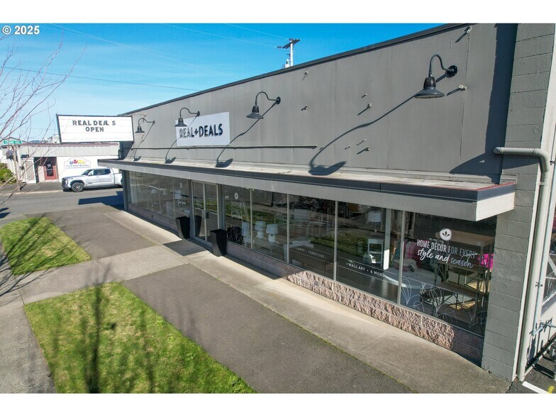 More Photos Of 790 N Bayshore Dr, Coos Bay Freestanding For Sale