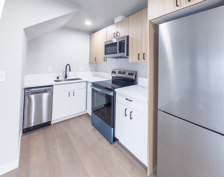 More Photos Of 1500 Venice Blvd, Venice Apartments For Sale