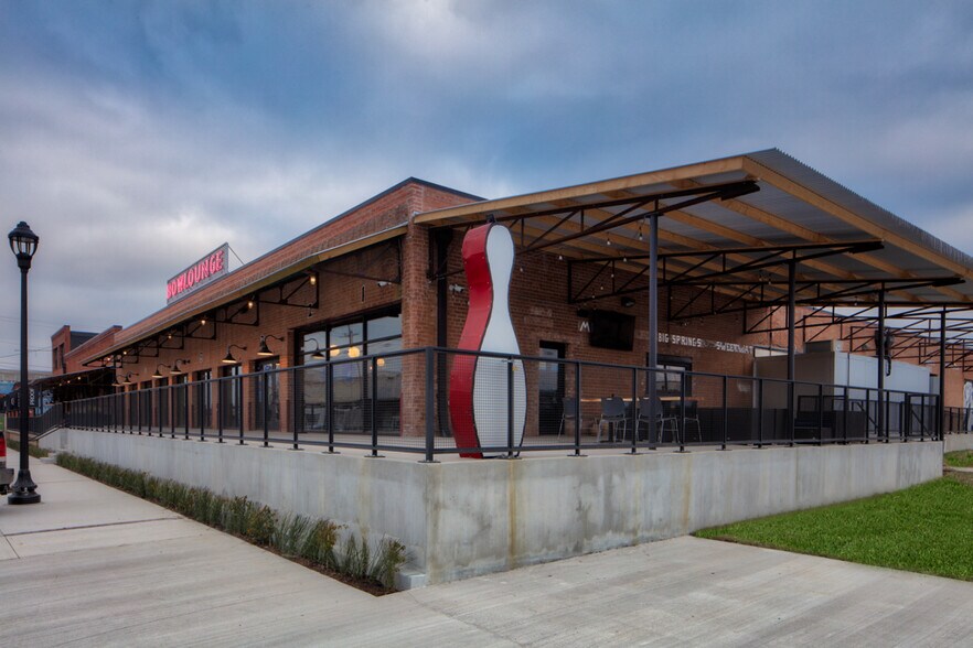 More Photos Of 901 W Vickery Blvd, Fort Worth Storefront Retail Office For Lease