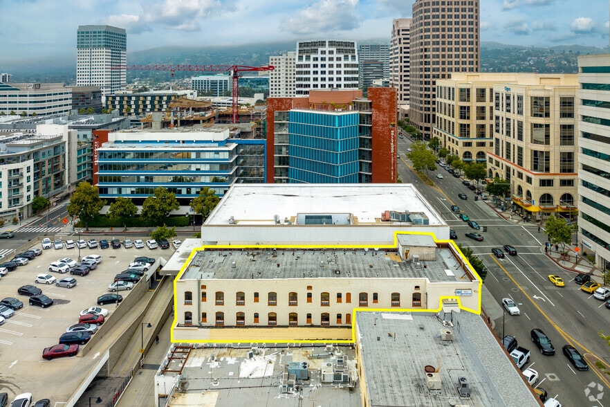 More Photos Of 337-339 1/2 N Brand Blvd, Glendale Storefront For Lease