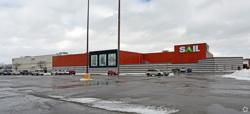 More Photos Of 150 Holiday Inn Dr, Cambridge General Retail For Sale
