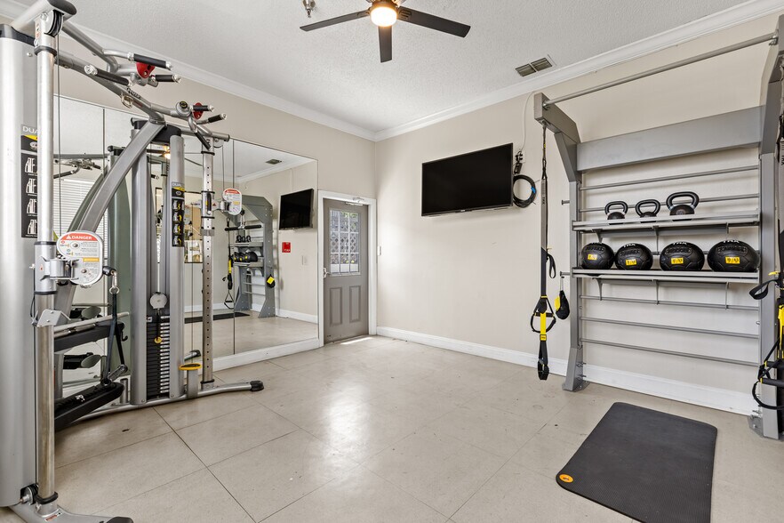 More Photos Of 5933 28th Ave W, Bradenton Apartments For Sale