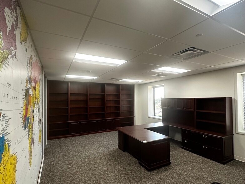 More Photos Of 10321 W Reno Ave, Oklahoma City Manufacturing For Lease