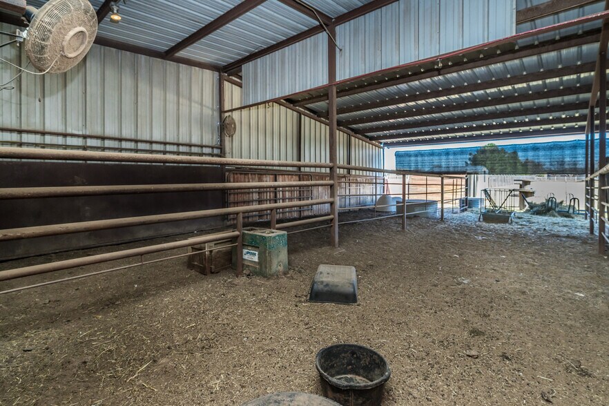 More Photos Of 11616 Tanglewood Rd, Amarillo Office For Sale