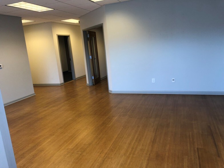 More Photos Of 2617 Rowland Rd, Raleigh Light Distribution For Lease