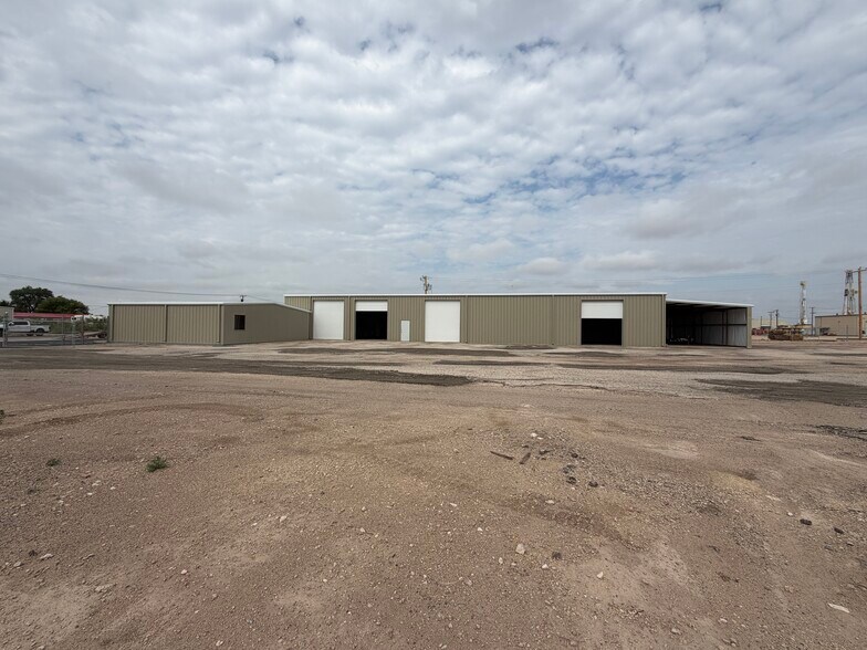 More Photos Of 2410 Steven Rd, Odessa Industrial For Lease