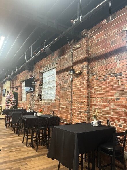 More Photos Of 155 N 5th St, Columbus Restaurant For Lease