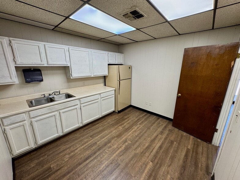 More Photos Of 8516 W Reno Ave, Oklahoma City Manufacturing For Sale