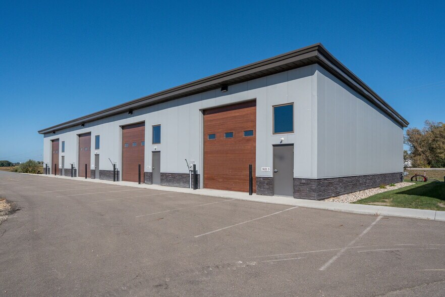 More Photos Of 3020 Evergreen Trl, Mankato Warehouse For Sale
