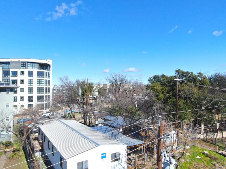 More Photos Of 902 E 7th St, Austin Office For Lease