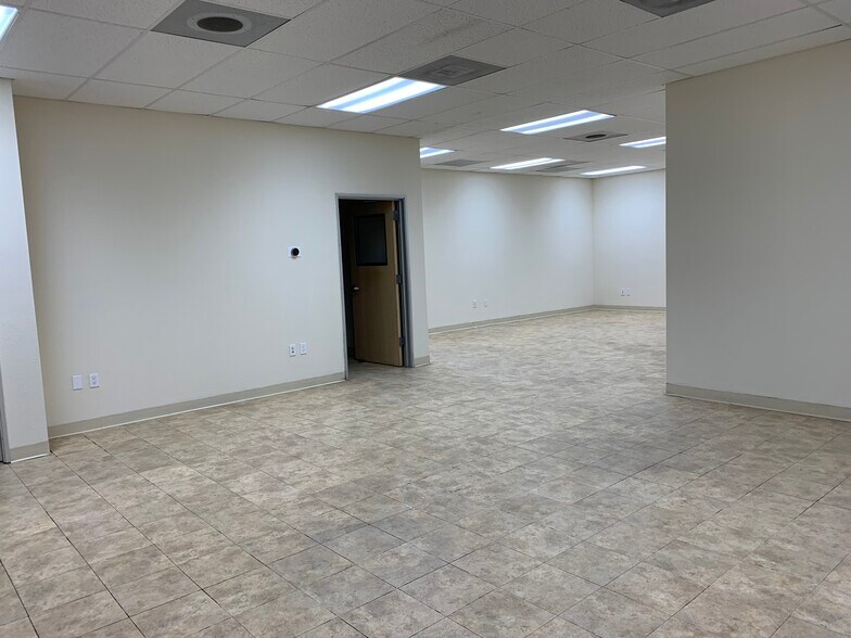 More Photos Of 15044-15054 Keswick St, Van Nuys Warehouse For Lease