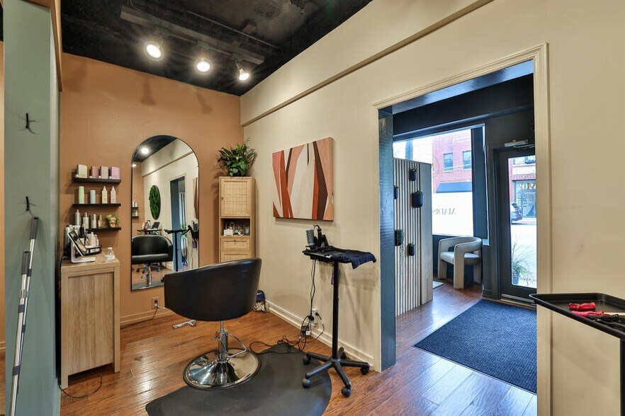 More Photos Of 2039 Madison Rd, Cincinnati Storefront Retail Office For Sale