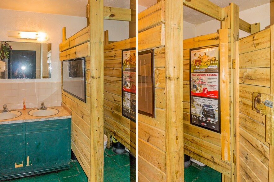 More Photos Of 318 W North Water St, New London Bar For Sale