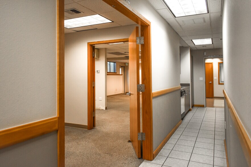 More Photos Of 1110 N Center Pky, Kennewick Office For Lease