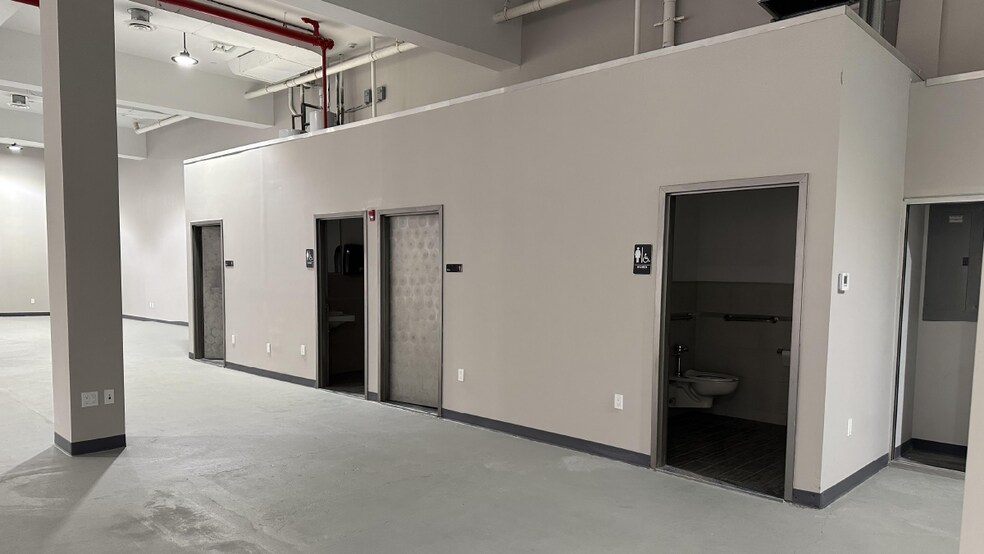 More Photos Of 6425 Central Ave, Glendale Light Manufacturing For Lease