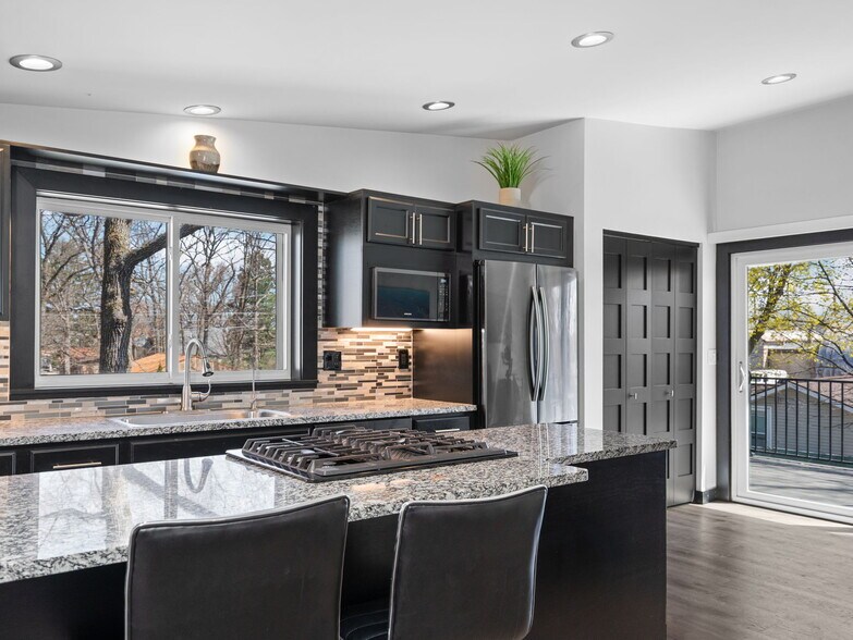 More Photos Of 1323 Cass St, Traverse City Flex For Sale