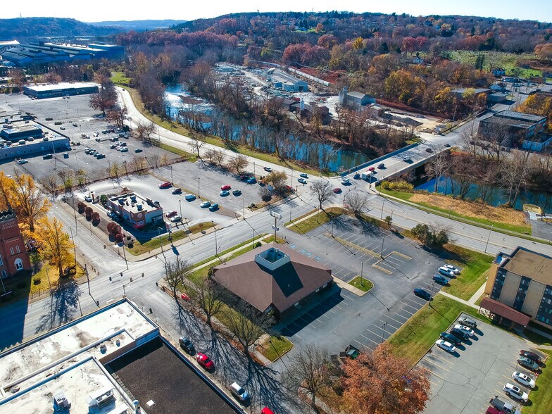 More Photos Of 100 W Washington St, New Castle Restaurant For Lease