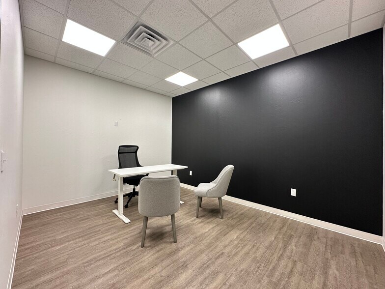 More Photos Of 901 E Main St, Yukon Coworking Space