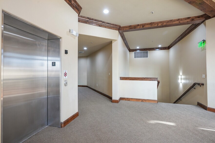 More Photos Of 623 E Fort Union Blvd, Midvale Medical For Sale