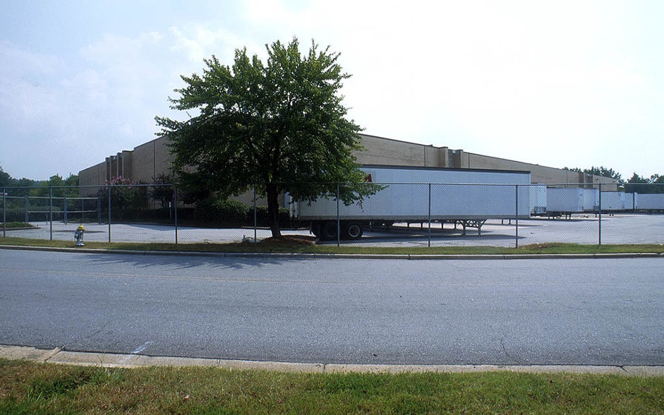 More Photos Of 555 Wharton Cir SW, Atlanta Warehouse For Lease
