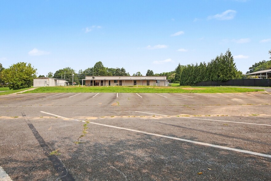 More Photos Of 817 Meadowbrook Dr, King Schools For Sale