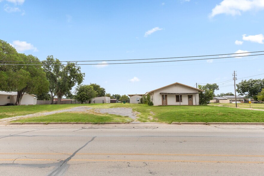 More Photos Of 446 3rd st, Burkburnett Warehouse For Sale
