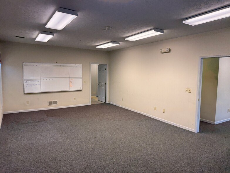 More Photos Of 106 Diagnostic Dr, Frankfort Medical For Lease