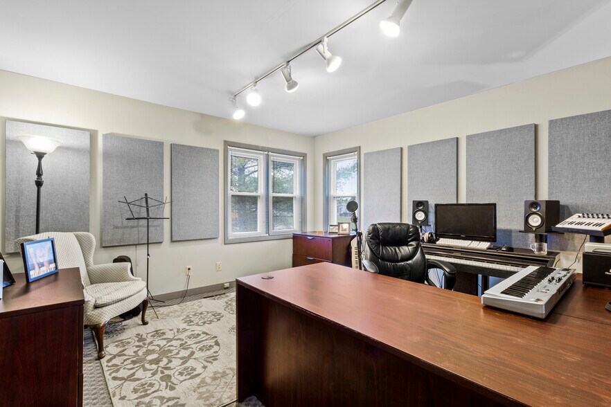 More Photos Of 4700 Northwest Plaza West Dr, Zionsville Loft Creative Space For Sale