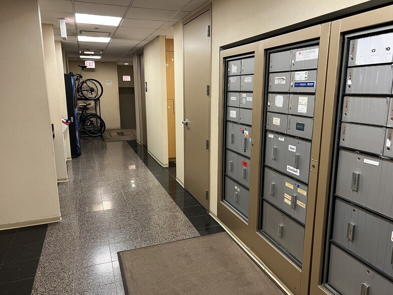 More Photos Of 211 W Wacker Dr, Chicago Office For Sale