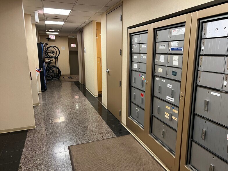 More Photos Of 211 W Wacker Dr, Chicago Office For Lease