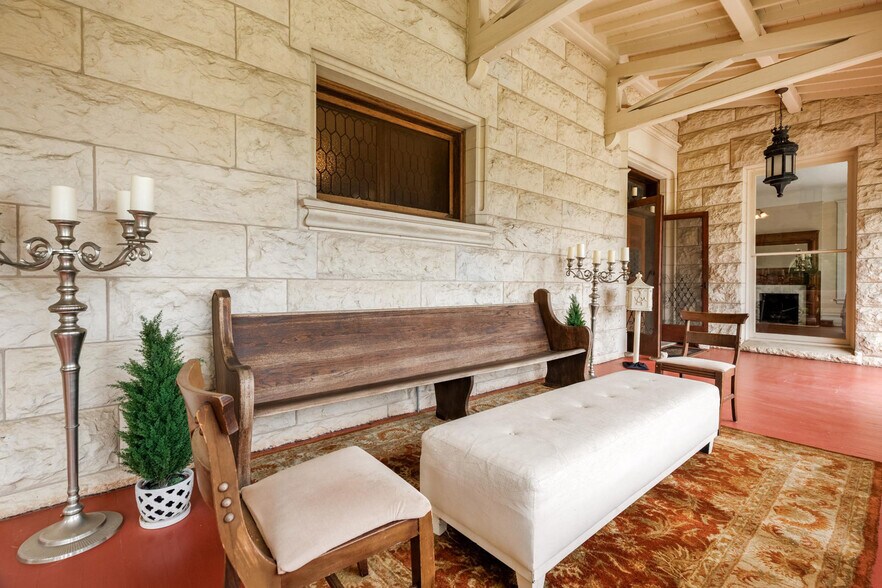 More Photos Of 950 E Grayson St, San Antonio Lodge Meeting Hall For Sale