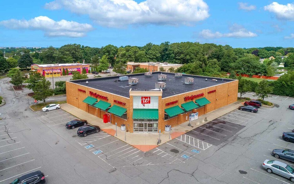 Primary Photo Of 220 Huttleston Ave, Fairhaven Drugstore For Sale