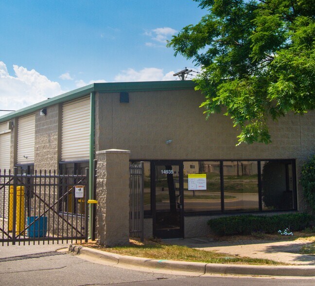 Primary Photo Of 14935 W 11 Mile Rd, Oak Park Self Storage For Lease