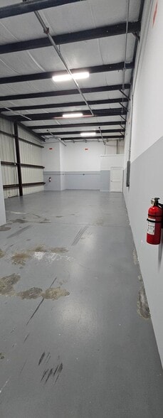 More Photos Of 3811 Enterprise Ave, Naples Warehouse For Lease