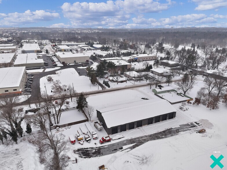 More Photos Of 923 Barnum SW st, Wyoming Flex For Lease