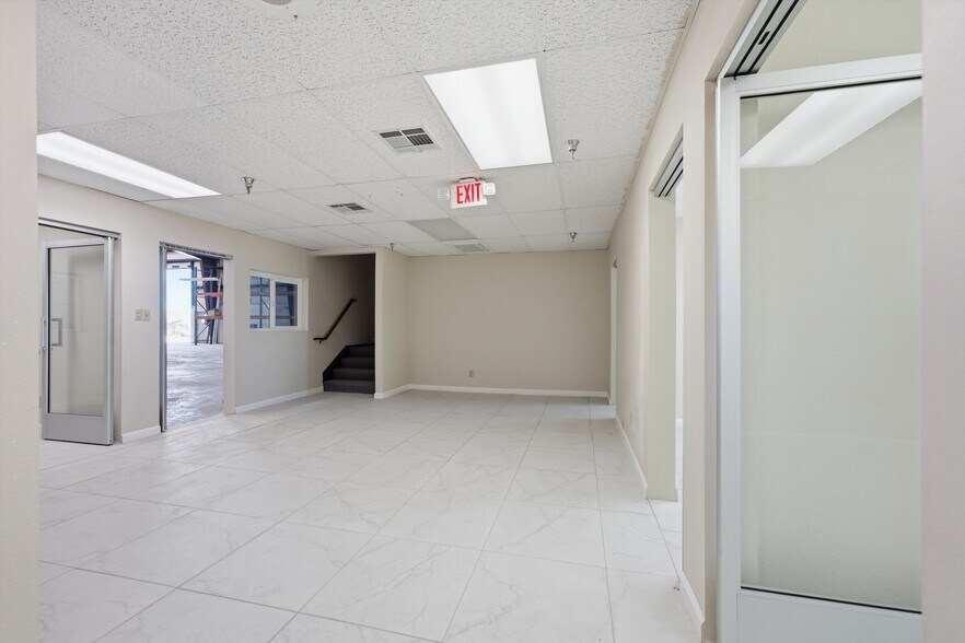 More Photos Of 1400 Orange St, Rosamond Warehouse For Lease