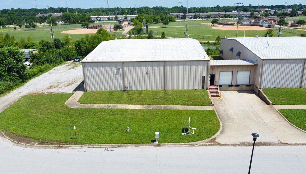 More Photos Of 2003 Town West Dr, Rogers Warehouse For Lease