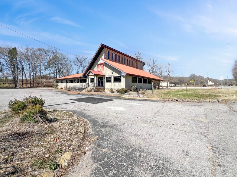 More Photos Of 15371 Highway 13 S, Hurricane Mills General Retail For Sale