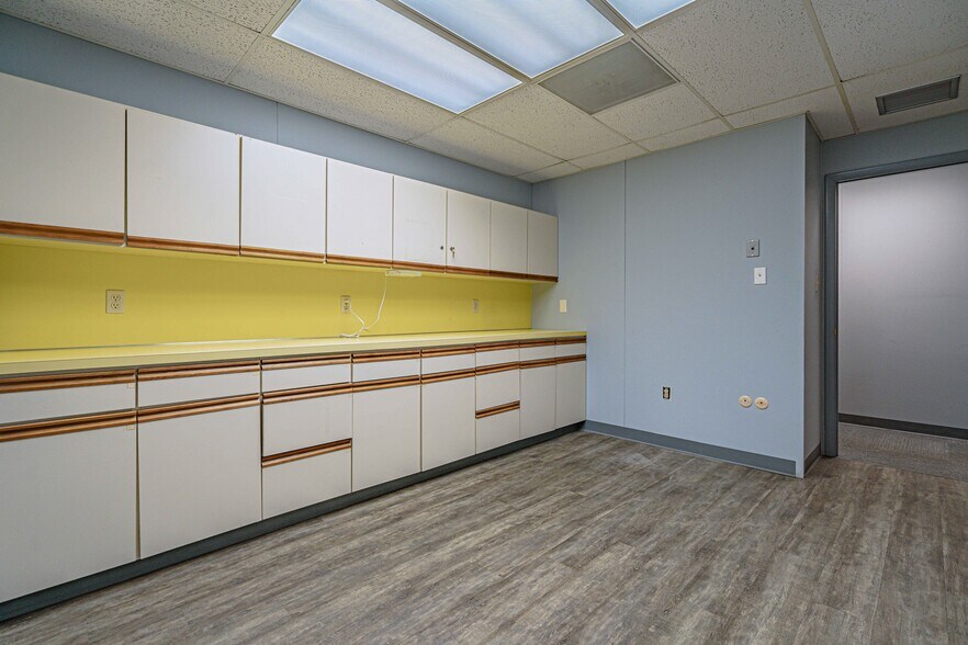More Photos Of 2428 Walbert Ave, Allentown Flex For Lease