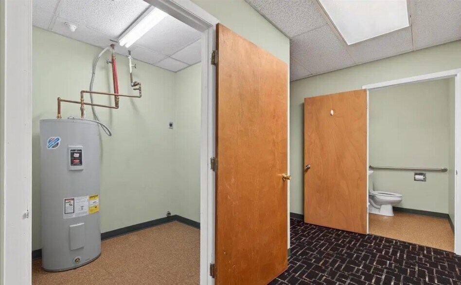More Photos Of 3111 Normandy Dr, Springfield Office For Sale