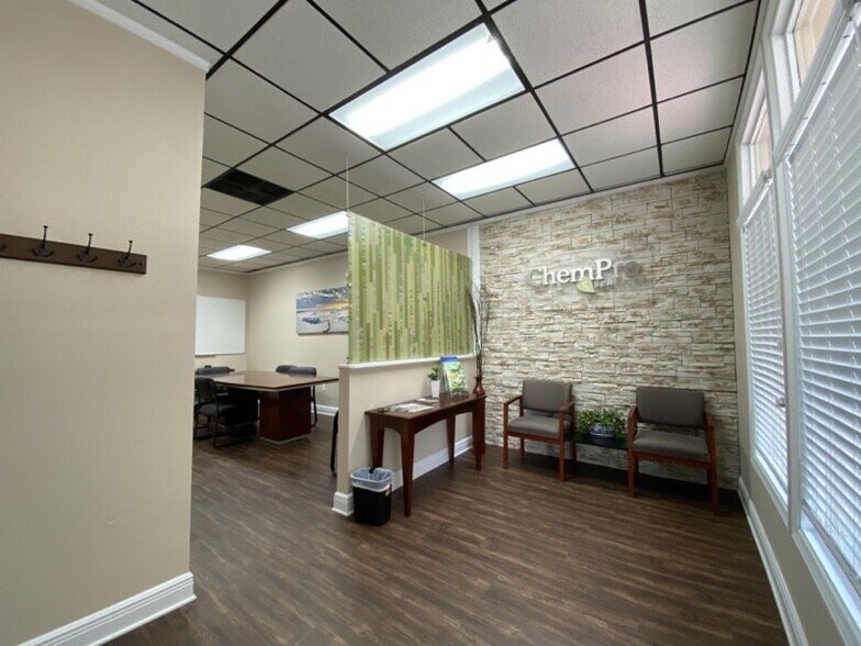 More Photos Of 913 Gulf Breeze Pky, Gulf Breeze Storefront Retail Office For Sale