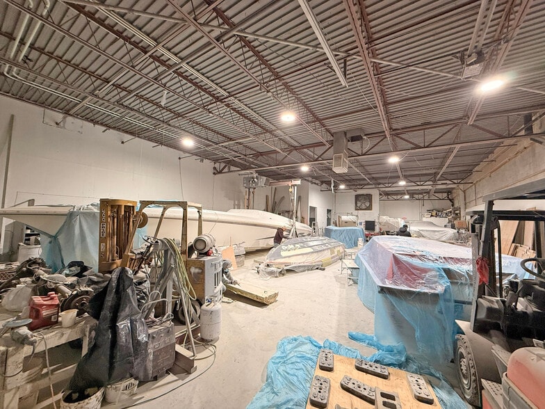 More Photos Of 75 E Jefryn Blvd, Deer Park Warehouse For Sale