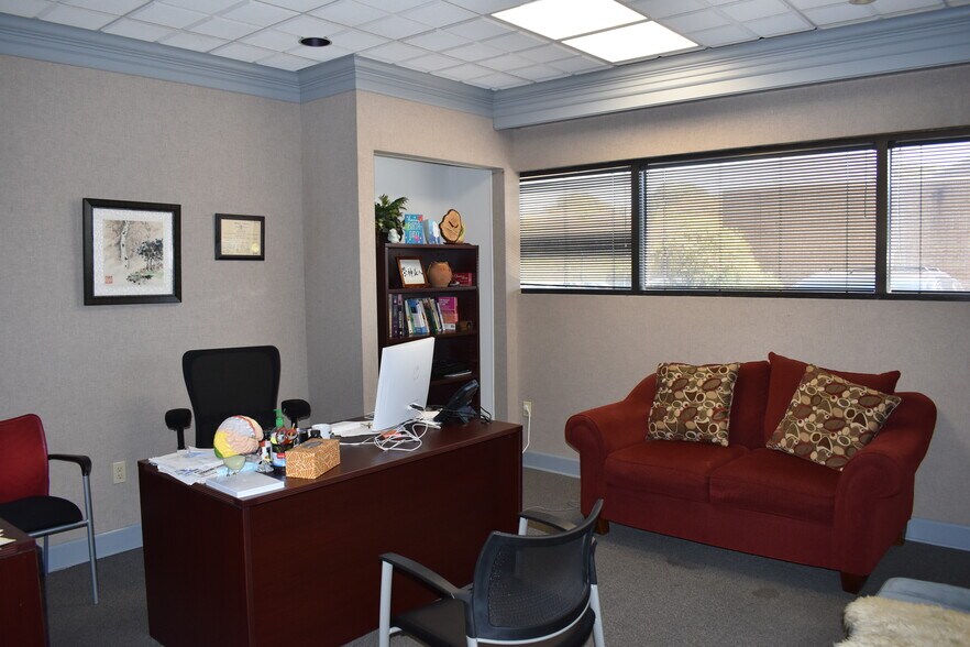 More Photos Of 2000 Glen Echo, Nashville Office For Lease